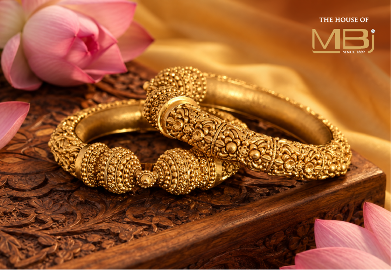 Diwali Jewellery Gifting Guide: Choosing a Piece That Becomes a Family Heirloom